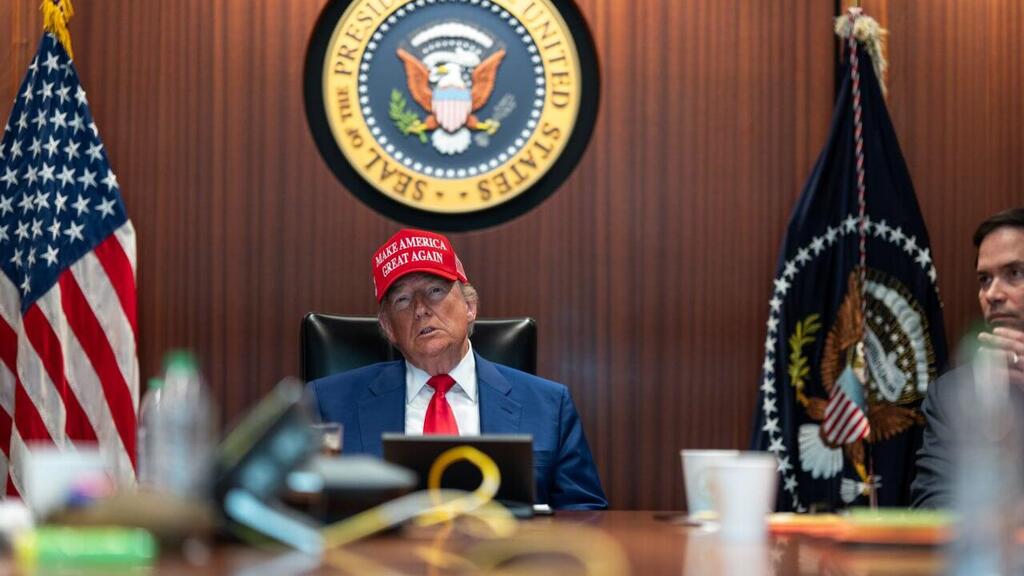 טראמפ בחדר המצב, הלילה (צילום: The White House ) הקבינט האמריקני בבית הלבן בזמן תקיפת מתקני הגרעין האיראני