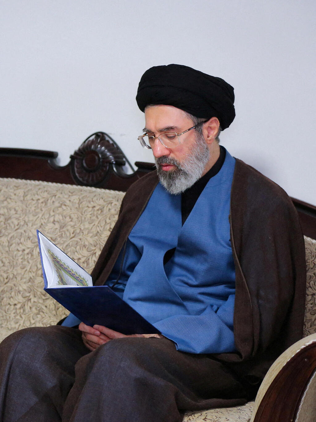 Mojtaba Khamenei (Photo: Office of the Iranian Supreme Leader/WANA) מוג'תבא חמינאי בנו של עלי חמינאי