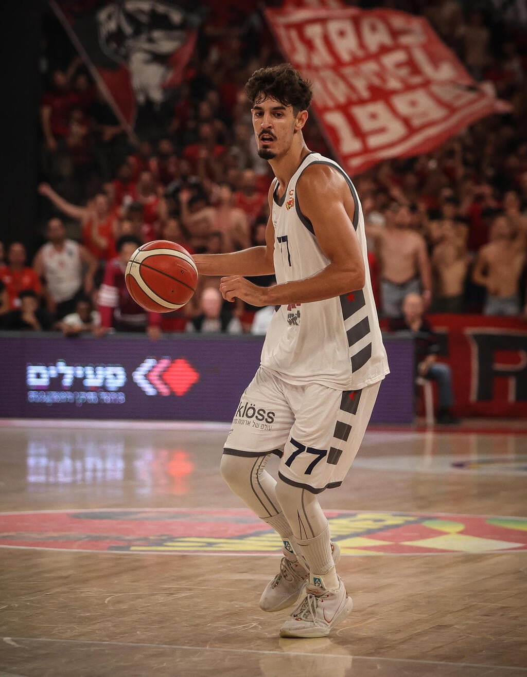 Photo: Oz Mualem שרף במדי קריית אתא