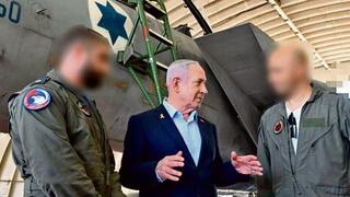 ראש הממשלה בנימין נתניהו עם טייסי F-15