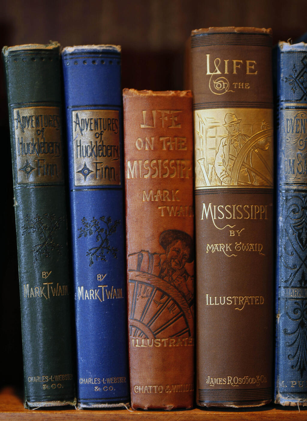 ספריו של מארק טוויין במהדורתם הראשונה (צילום: AP Photo/David Duprey) ספריו של מארק טוויין במהדורתם הראשונה