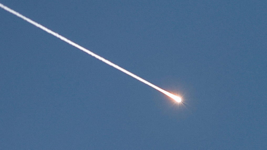 Iranian missile heading to Israel (Photo: REUTERS/Mussa Qawasma) הירי האיראני כפי שנראה מחברון