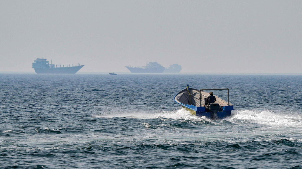 מיצרי הורמוז (צילום: Giuseppe CACACE / AFP) אוניה מיצרי הורמוז עומאן