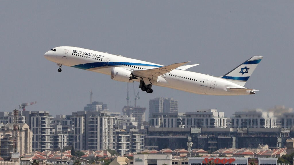דרימליינר של אל על ממריא מנתב"ג (צילום: Jack GUEZ / AFP) דרימליינר של אל על ממריא מנתב"ג ללוס אנג'לס, אתמול