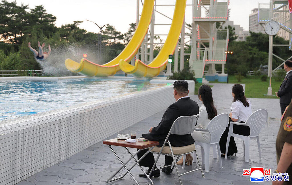 רודנות בבריכה. קים באתר התיירות | צילום: אי־אף־פי yk14421390