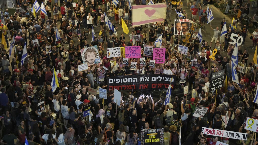 Protest calling for release of hostages (Photo: AP Photo/Ariel Schalit) הפגנה להחזרת החטופים בדרך בגין