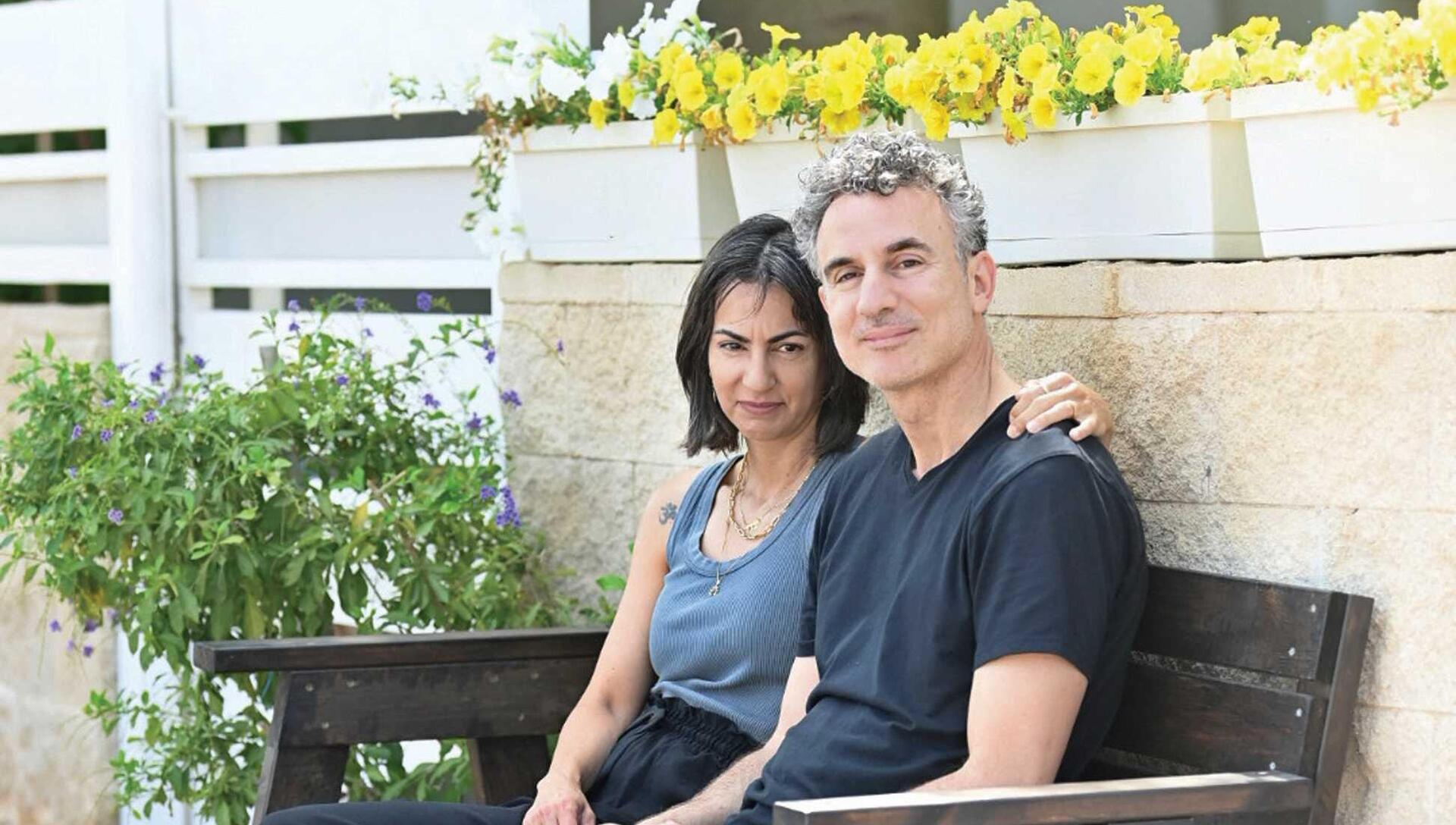 קובי ועדי מלוק על הספסל. "המפגש לא יוצר טרחה כי אף אחד לא צריך לארח" (צילום: יאיר שגיא) קובי ועדי מלוק על הספסל