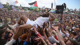 גלסטונברי, בעת הופעת ההרכב בוב וילן גלסטונברי, בעת הופעת ההרכב בוב וילן