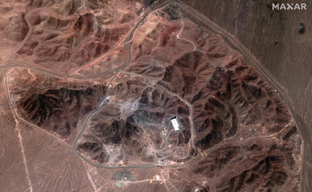 העבודות בפורדו לשיקום הנזק (צילום: AFP PHOTO/ SATELLITE IMAGE ©2024 MAXAR TECHNOLOGIES) העבודות בפורדו לשיקום הנזק