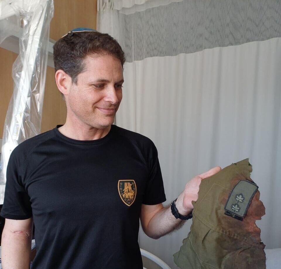 סא"ל אסף אילן בבית החולים (צילום: מתוך אלבום משפחתי ) אסף אילן, מג"ד במילואים, פוטר מעבודתו במשרד רה"מ שלא כחוק