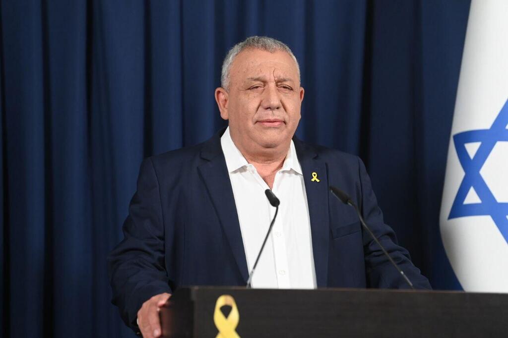 חושש לטוהר הבחירות. איזנקוט (צילום: יאיר שגיא) גדי איזנקוט נותן הצהרה לתקשורת טרם פרישתו