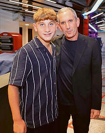 יגיל יעקב עם דובר צה"ל לשעבר, תא"ל דניאל הגרי | צילום: ישראל פנחסוב yk14427007