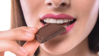 אכילת שוקולד
