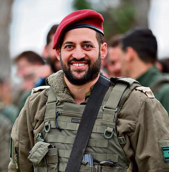 דוידי בן ציון, אלון מורה | אב לשבעה ילדים. כ־300 ימי מילואים yk14427765