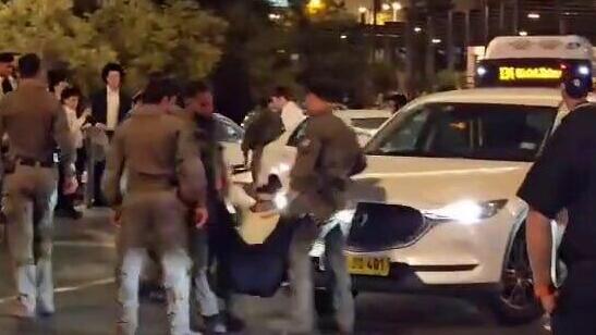 פעילי ימין הפגינו בכניסה לירושלים במחאה על פציעת בן ה-14 בבנימין