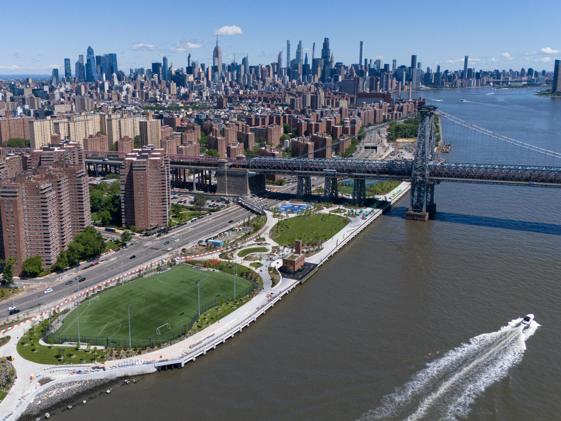 East Side Coastal Resiliency, פרויקט ההגנה החופית של איסט ריבר, ניו יורק (צילום באדיבות BIG - Bjarke Ingels Group) East Side Coastal Resiliency, פרויקט ההגנה החופית של איסט ריבר, ניו יורק