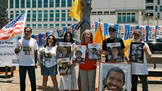 מחאות מול שגרירות ארה