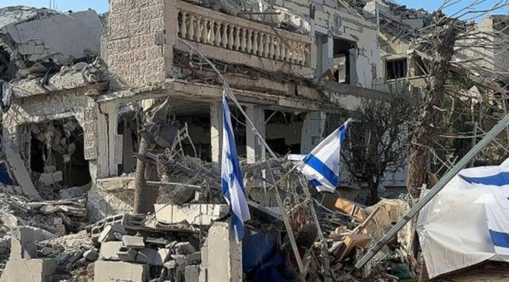 הבית של שפרה שנפגע בראשון לציון (צילום: רבעון רביעי ) הבית של שפרה דיין שנפגע פגיעה ישירה