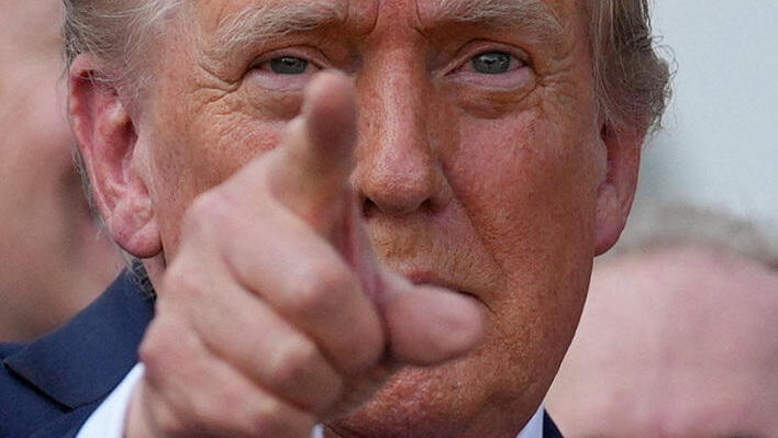 טראמפ בטקס בבית הלבן שבו חתם על חוק תקציבי חדש בחגיגות עצמאות ארה