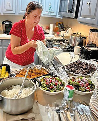 דונה קשאניאן, שנעצרה בביתה אחרי 47 שנה בארה"ב yk14431130