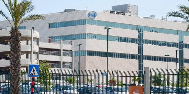 Intel building in Kiryat Gat (Photo: Herzl Yosef) מפעל אינטל בקריית גת