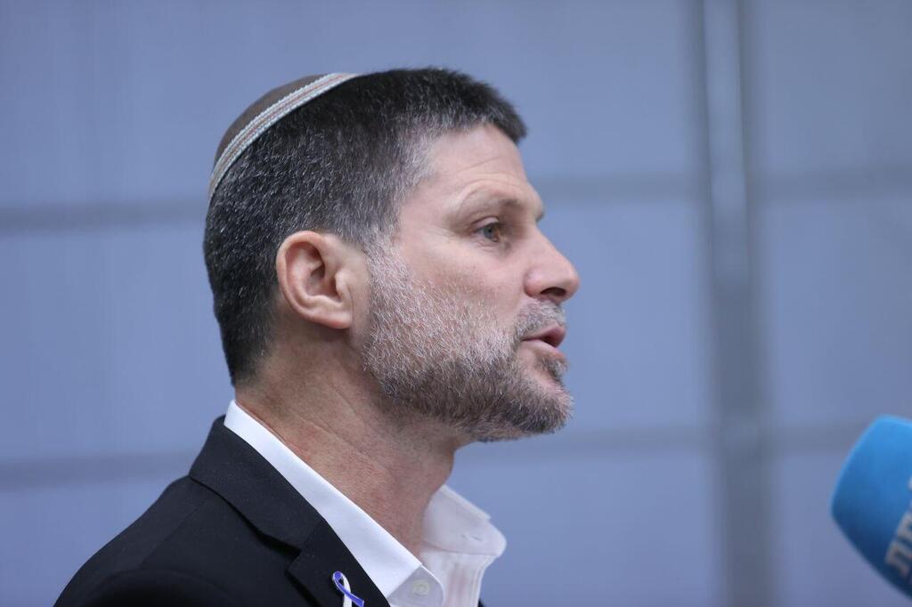 בצלאל סמוטריץ' (צילום: אלכס קולומויסקי ) בצלאל סמוטריץ' בישיבות הסיעה