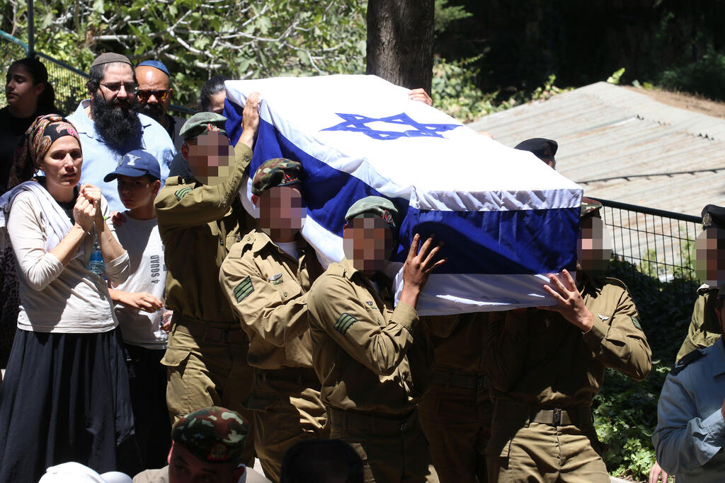 הלווייתו של משה ז"ל (צילום: עמית שאבי) נלוייתו של משה ניסים פרש ז"ל
