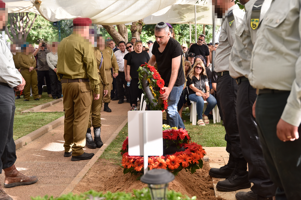 צילום: שרון צור הלווייתו של רס"ל (במיל') בנימין אסולין ז"ל בבית העלמין הצבאי בחיפה