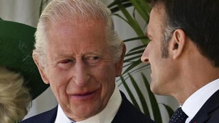 המלך צ'רלס המלכה קמילה עמנואל מקרון בריג'יט מקרון