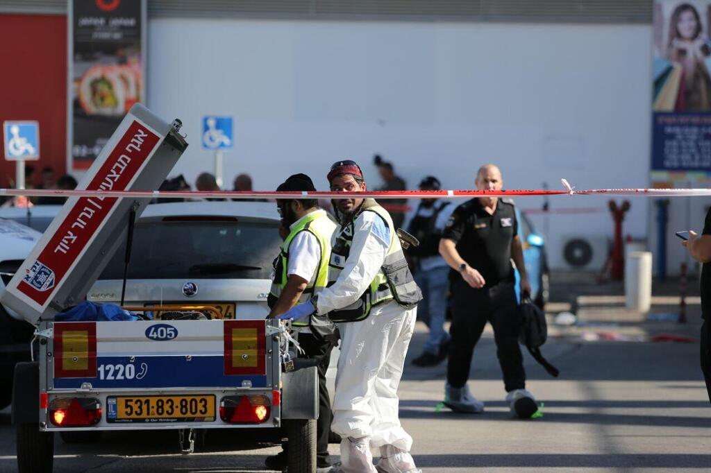 זירת הפיגוע בגוש עציון (צילום: אלכס קולומויסקי) זירת הפיגוע בגוש עציון
