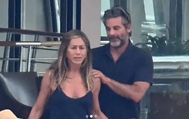 רוצה לעלות אלי לדירה לפלט רימון? אניסטון וקרטיס (צילום מסך) ג'ניפר אניסטון ג'ים קרטיס