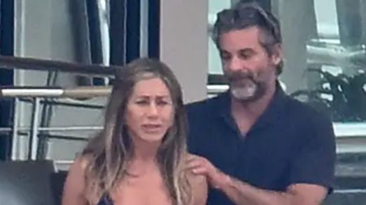 ג'ניפר אניסטון ג'ים קרטיס