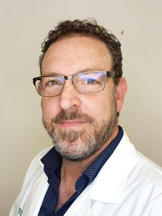 ד"ר יצחק אנגל
