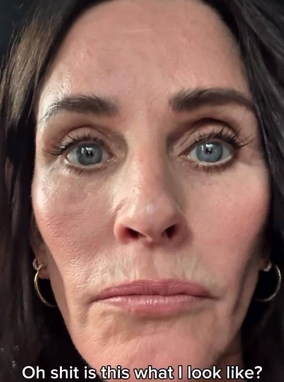 אל תדאגי את אש (צילום: אינסטגרם) קורטני קוקס סלפי
