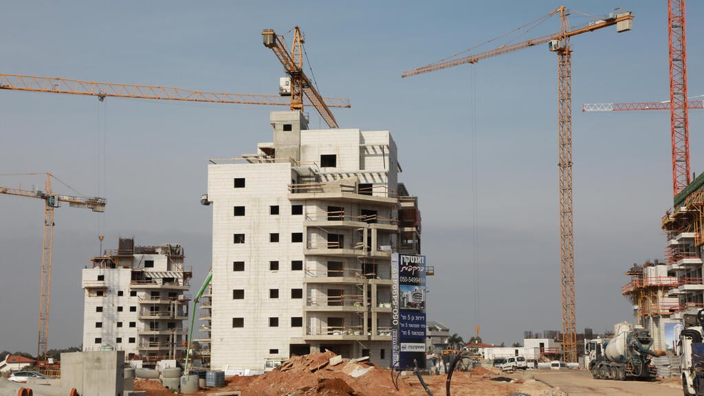 אתר בנייה בראשון לציון (צילום: דנה קופל) אתר בנייה בראשון לציון