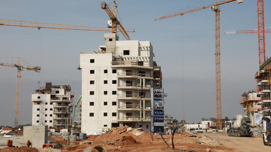 A 1.5% property tax on building land has been approved, which could increase the price of apartmentsן (Photo: Dana Koppel) אתר בנייה בראשון לציון