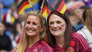 אוהדות נבחרת גרמניה במשחק מול דנמרק