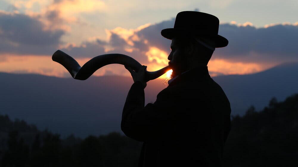 Photo: David Cohen 156 / Shutterstock תקיעה בשופר