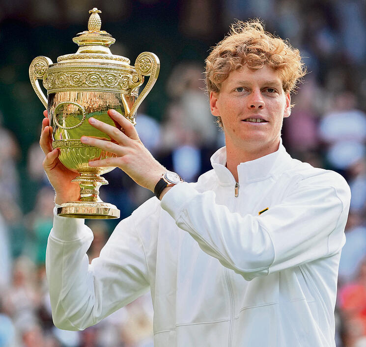 וקם. סינר חוגג אחרי הניצחון על אלקראס בגמר ווימבלדון | צילום: Kirsty Wigglesworth, AP yk14439823