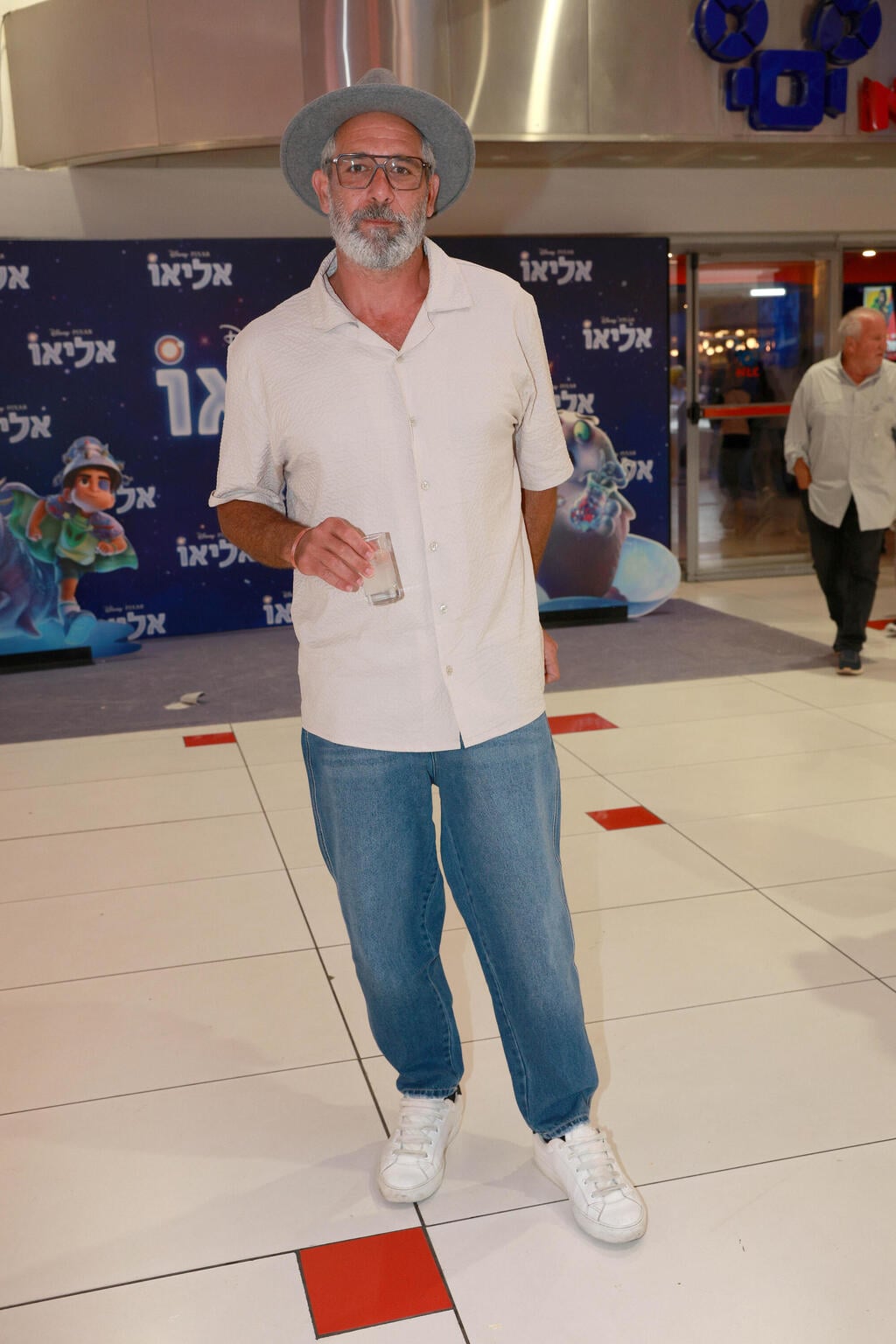 אהבנו את הכובע! מוריס כהן (צילום: ענת מוסברג) פרימיירה להציל את שולי סאן