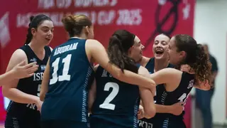 נבחרת הנערות לאחר הניצחון על סין