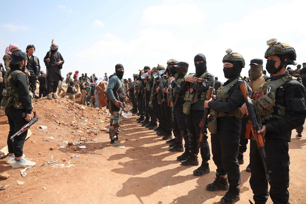 ‘Al-Qaeda ideology’: regime forces in Sweida (Photo: OMAR HAJ KADOUR / AFP) כוחות משטר סורי חוסמים כניסת חמושים לא-סווידא