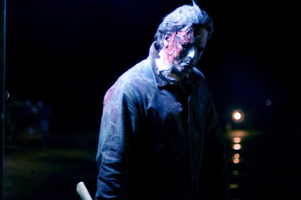 Hey, Michael Myers, without Leatherface you would not exist. From ‘Halloween II’ (2009) (Photo: yes) מתוך "ליל המסכות 2" (2009)