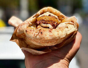 פלאפל 10 . הסחוג מעולה | צילום: קובי רובין yk14450166