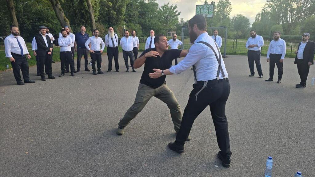 European rabbis training in self-defense (Photo: Rabbinical Center of Europe) לומדים קרב מגע