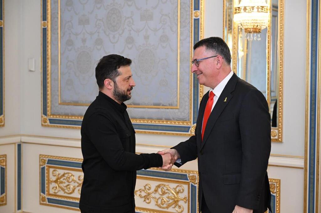 Ukrainian President Volodymyr Zelensky and Foreign Minister Gideon Sa'ar meet in Kyiv (Photo: Shlomi Amsalem/GPO) שר החוץ גדעון סער נפגש בקייב עם נשיא אוקראינה וולודימיר זלנסקי