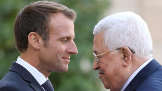  נשיא צרפת עמונואל מקרון עם ראש הרשות הפלסטינית אבו מאזן