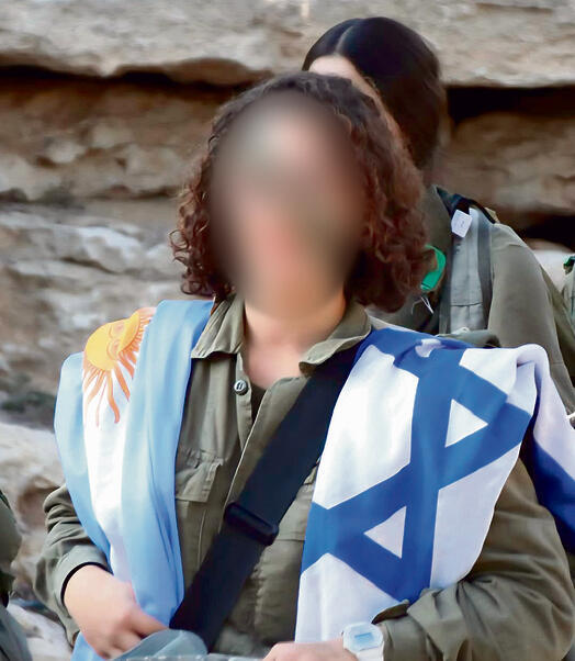"אני גאה בשירות שלי". יעל yk14452941
