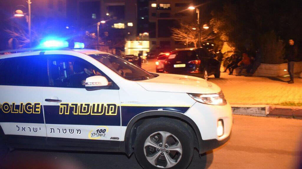 במשטרה הדגישו כי אחד החשודים מוכר להם מזה זמן (צילום: יאיר שגיא) ניידת משטרה