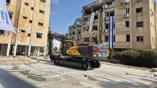 הריסת הבניינים שנפגעו בעיר חולון במהלך מבצע עם כלביא